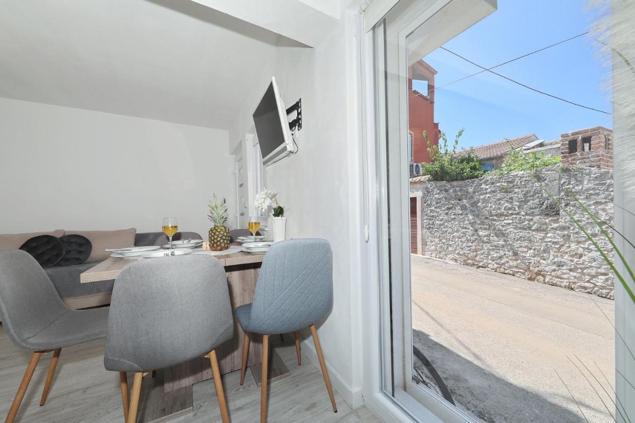 Holiday Home Maria One Minute From -Beach Zadar Buitenkant foto
